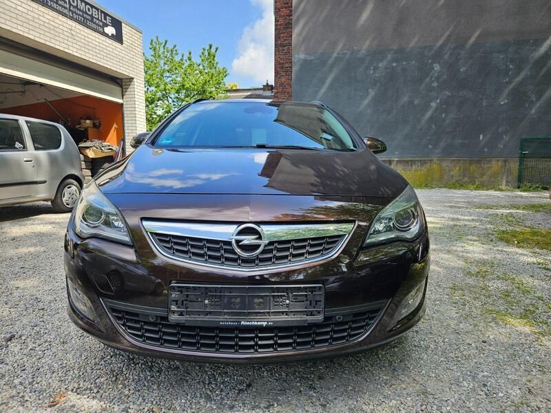 Braun Gebraucht 2012 Opel Astra Kombi | 5.000 € (Fairer Preis) - Bild 1/4