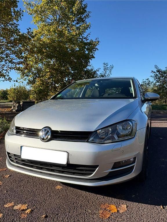 Silber Gebraucht 2016 VW Golf VII Comfortline Limousine | 10.600 € (Teuer) - Bild 1/4