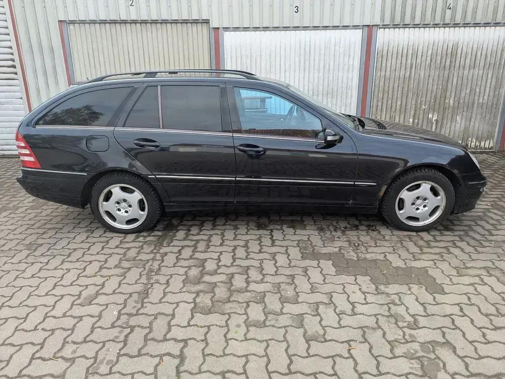 Gebraucht Mercedes C180 143 PS (105 kW) 2005 Schwarz (metallic) Kombi
