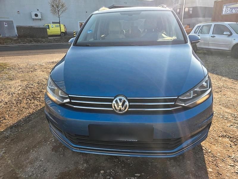 Gebraucht VW Touran 150 PS (110 kW) 2018 Blau Van / Kleinbus