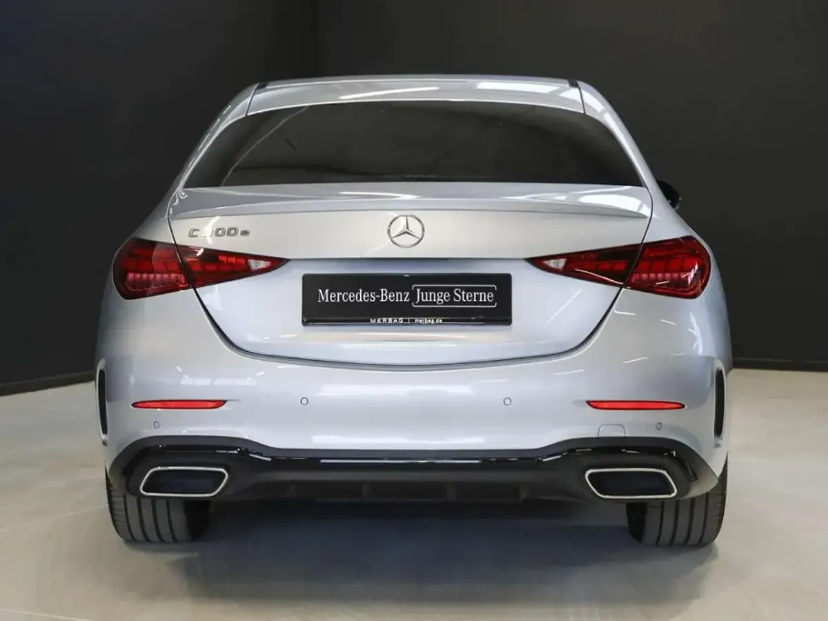 Gebraucht Mercedes C300e AMG 204 PS (150 kW) 2025 Hightechsilber metallic Limousine
