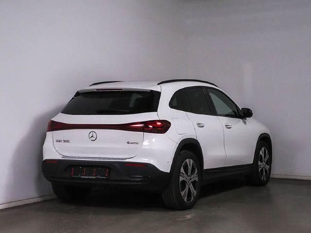 Weiß Gebraucht 2024 Mercedes EQA300 Night SUV | 39.390 € (Etwas zu teuer) - Bild 1/4