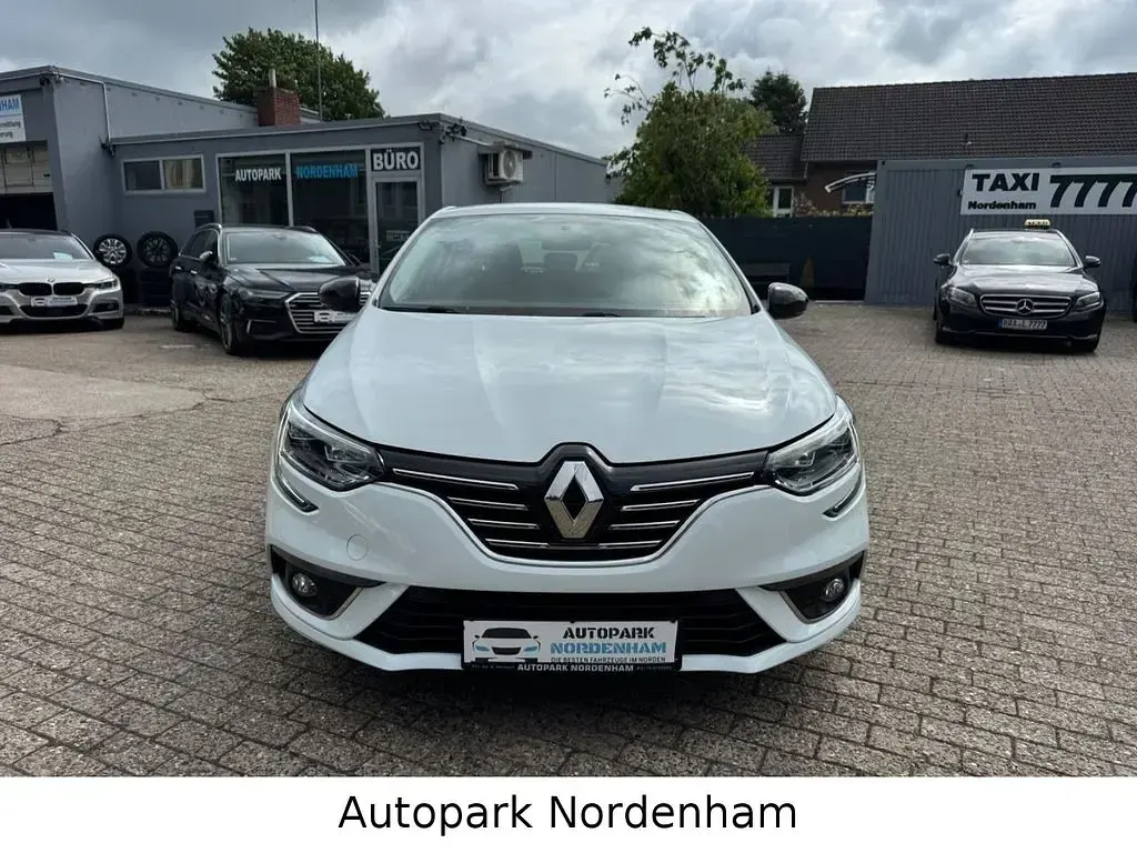 Gebraucht Renault Mégane LIMITED 116 PS (85 kW) 2018 Weiß Limousine