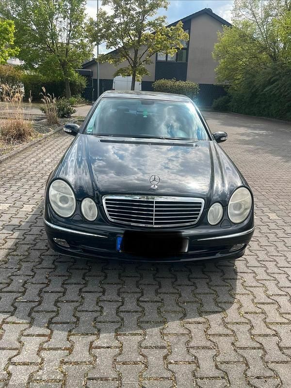Gebraucht Mercedes E200 163 PS (119 kW) 2004 Schwarz Limousine