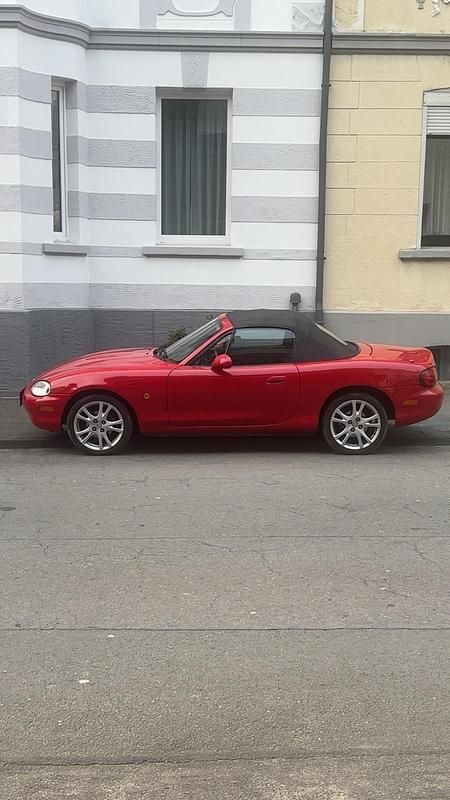 Second-hand Mazda MX5 110 CP (80 kW) 2000 Roșu Cabrio