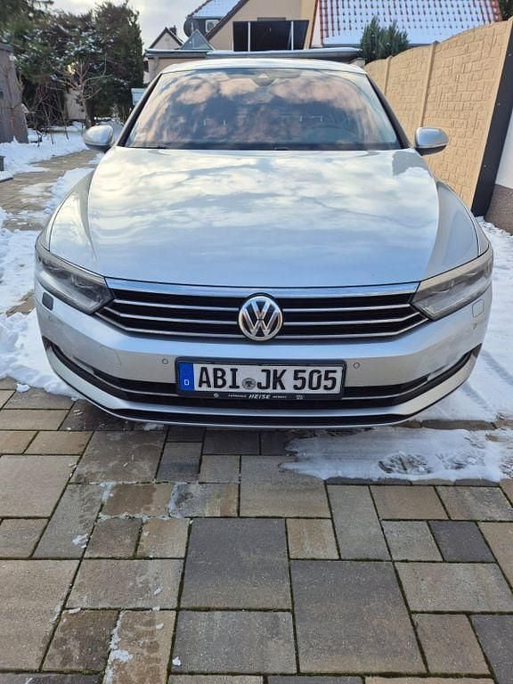 Silber Gebraucht 2016 VW Passat Comfortline Limousine | 16.500 € (Guter Preis) - Bild 1/4