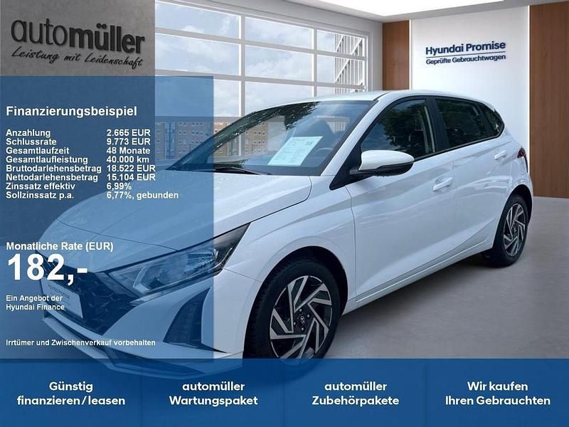 Weiß Gebraucht 2024 Hyundai i20 Trend Limousine | 17.480 € (Fairer Preis) - Bild 1/4