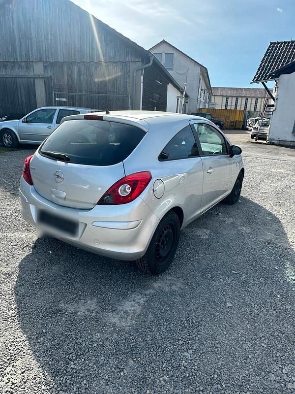 Gebraucht Opel Corsa 90 PS (66 kW) 2010 Silber Kleinwagen