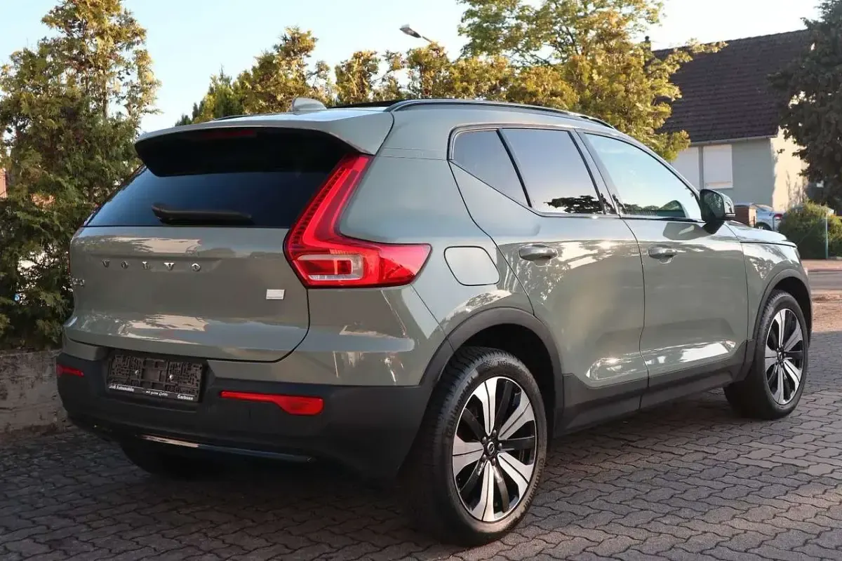 Gebraucht Volvo XC40 Plus 261 PS (191 kW) 2023 Sage green SUV