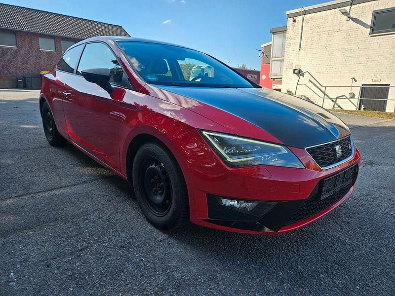 Rot Gebraucht 2013 Seat Leon SC FR Kleinwagen | 6.900 € (Fairer Preis) - Bild 1/4