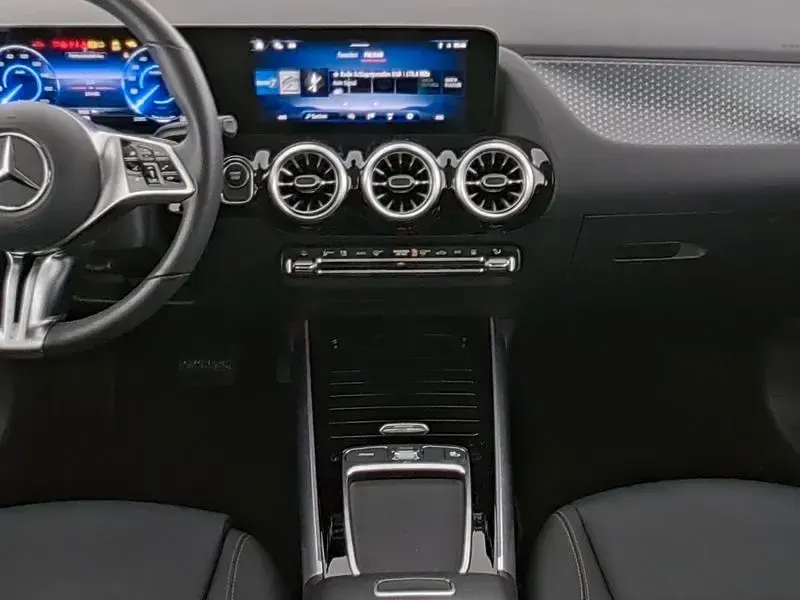 Gebraucht Mercedes EQA250+ Advanced 139 kW (190 PS) 2025 Silber SUV