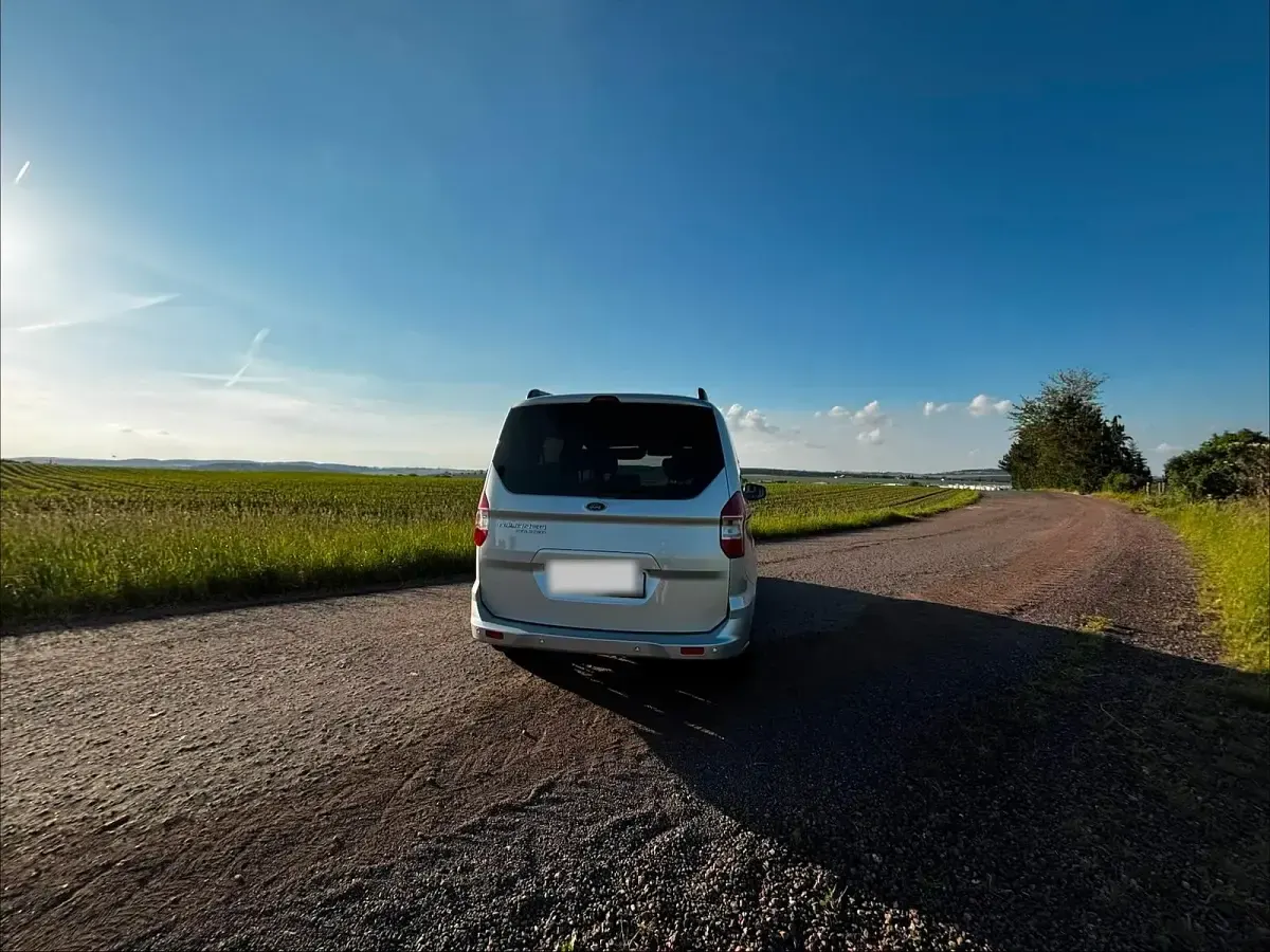 Gebraucht Ford Tourneo Courier 101 PS (74 kW) 2019 Silber Van / Kleinbus