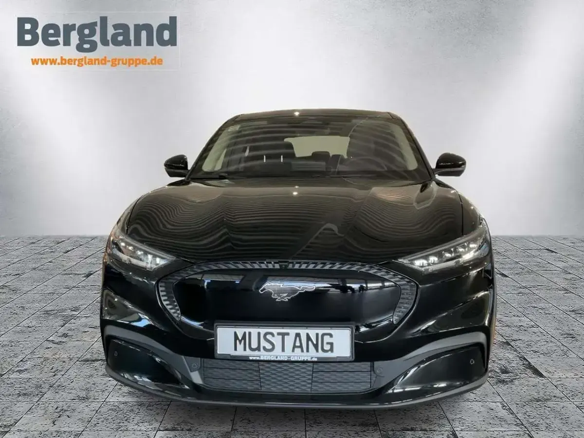 Gebraucht Ford Mustang Mach-E 216 kW (294 PS) 2023 Iridiumschwarz schwarz SUV
