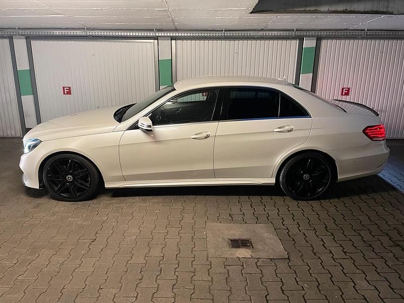 Weiß Gebraucht 2014 Mercedes E250 AMG Limousine | 21.900 € (Teuer) - Bild 1/4