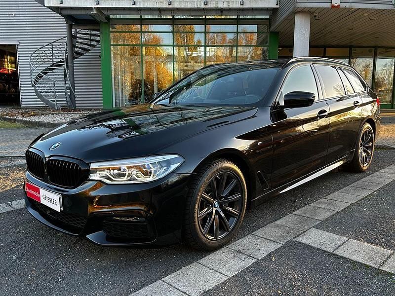 Schwarz Gebraucht 2019 BMW 520 M Sport Kombi | 29.990 € (Etwas zu teuer) - Bild 1/4