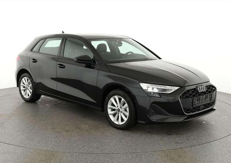 Mythos schwarz metallic Neu 2025 Audi A3 Sportback Limousine | 35.090 € (Guter Preis) - Bild 1/4