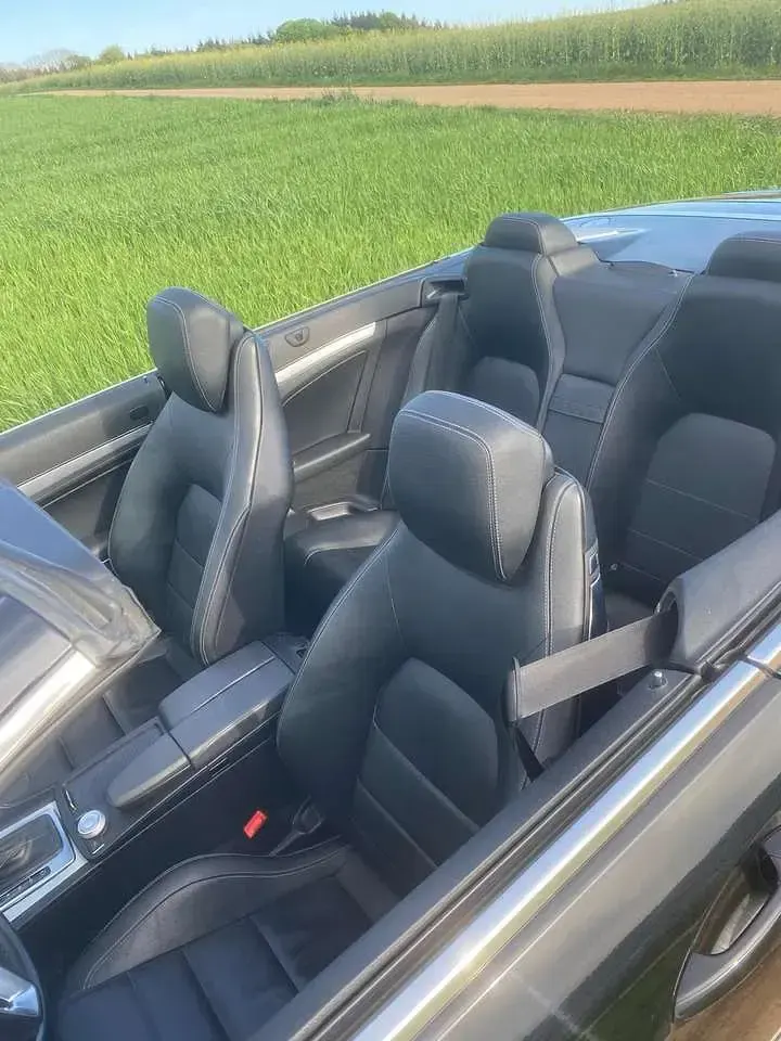 Second-hand Mercedes E200 184 CP (135 kW) 2011 Negru Cabrio