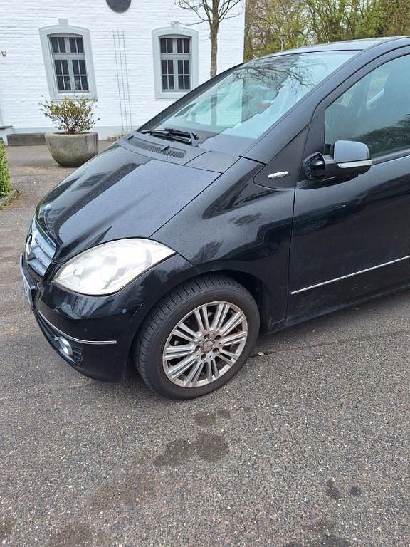 Gebraucht Mercedes A180 Elegance 116 PS (85 kW) 2009 Braun Van / Kleinbus