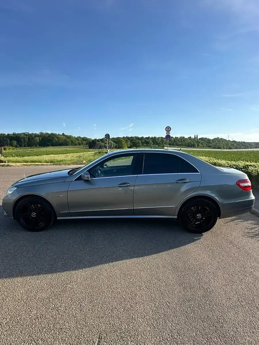 Gebraucht Mercedes E350 231 PS (169 kW) 2009 Grau Limousine