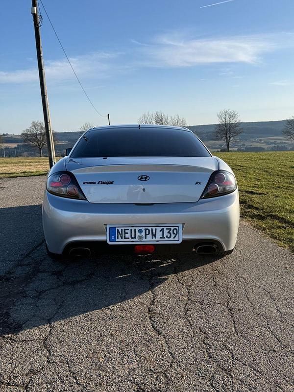 Gebraucht Hyundai Coupé 143 PS (105 kW) 2009 Silber Coupé