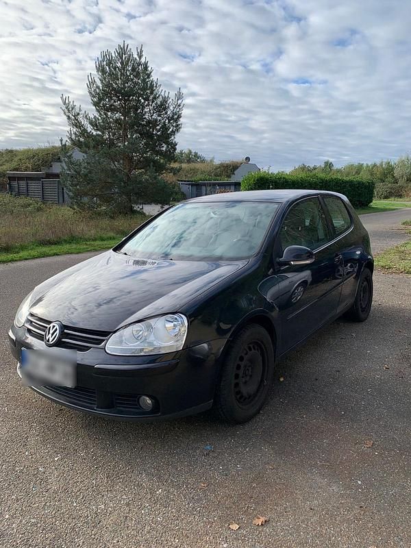 Schwarz Gebraucht 2005 VW Golf V Limousine | 750 € (Superpreis) - Bild 1/4