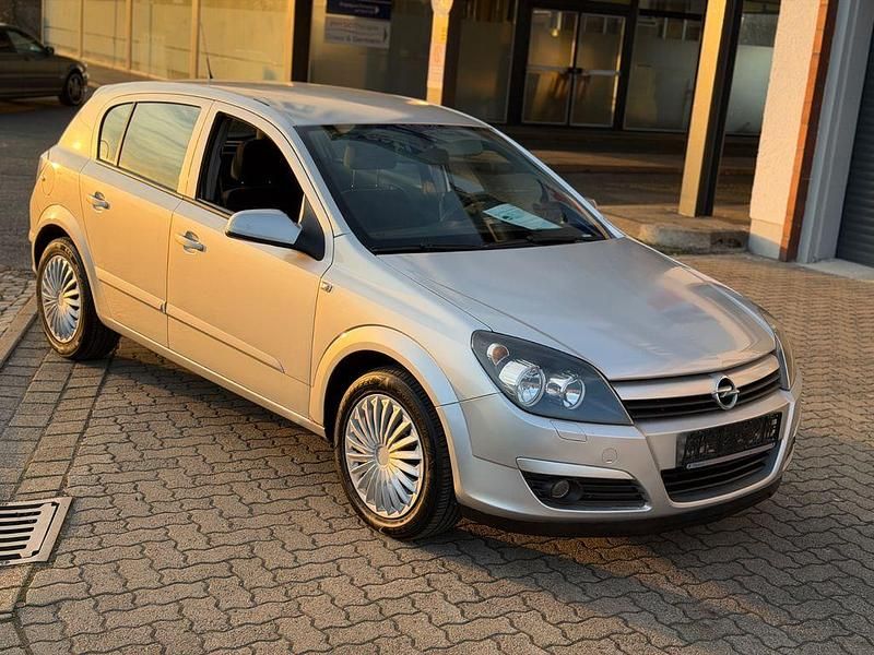 Gebraucht Opel Astra Edition 125 PS (91 kW) 2005 Silber Limousine