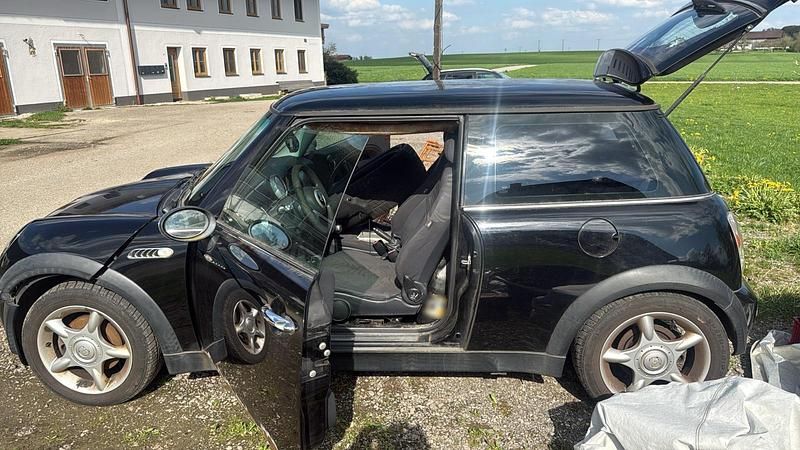 Second-hand Mini Cooper 90 CP (66 kW) 2003 Negru Hatchback