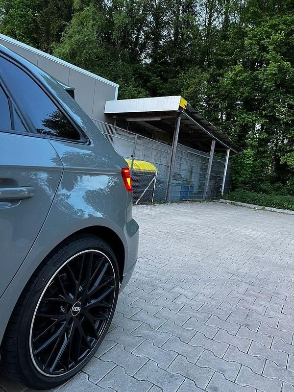 Gebraucht Audi A3 Sport 150 PS (110 kW) 2020 Grau Limousine