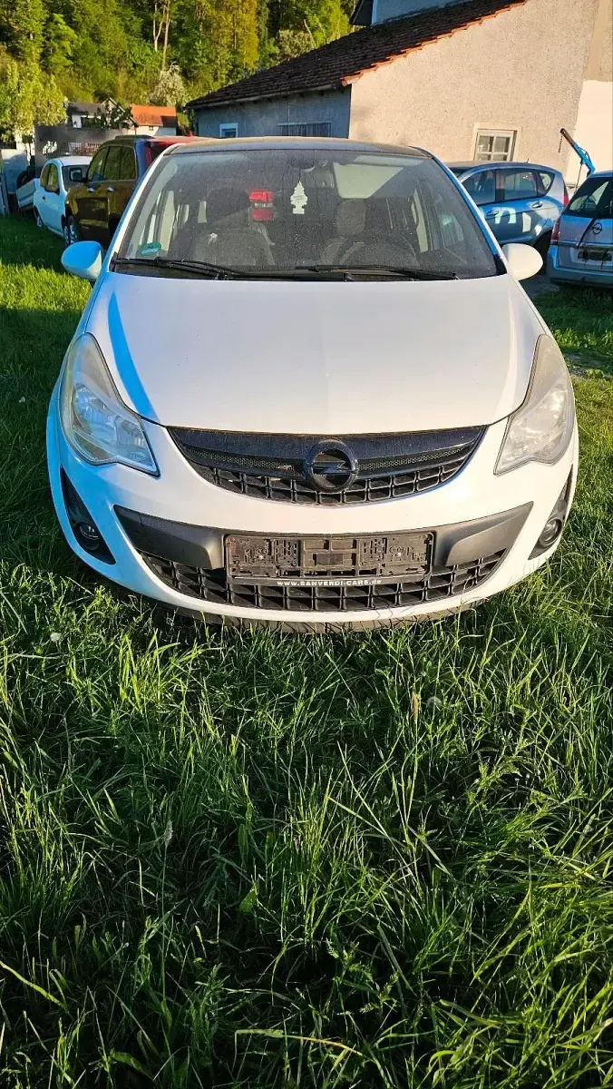 Gebraucht Opel Corsa 100 PS (73 kW) 2012 Weiß Kleinwagen