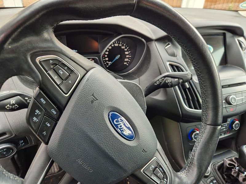 Gebraucht Ford Focus Trend 120 PS (88 kW) 2017 Weiß Kombi