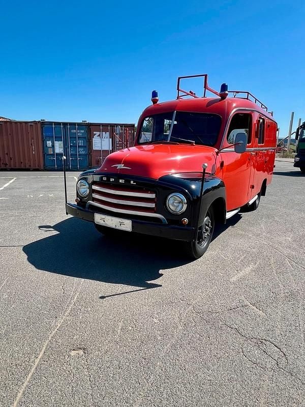 Rot Gebraucht 1958 Opel Blitz Van / Kleinbus | 7.490 € - Bild 1/4