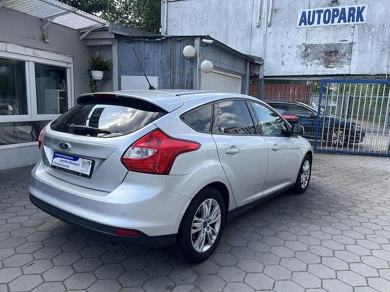 Gebraucht Ford Focus Titanium 125 PS (91 kW) 2012 Silber Limousine