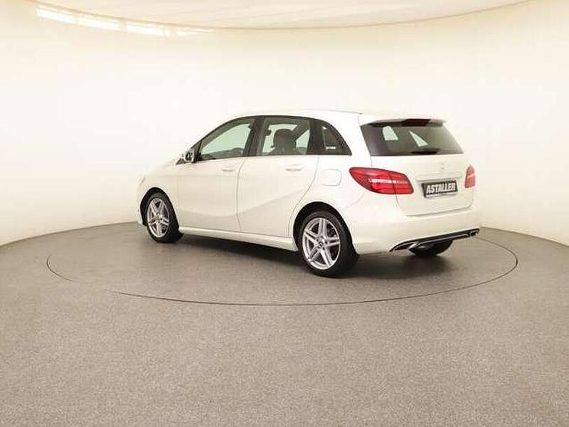 Gebraucht Mercedes B200 Urban 156 PS (114 kW) 2018 Zirrusweiß Van / Kleinbus