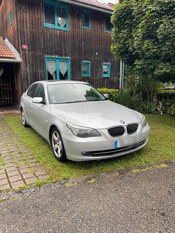 Silber Gebraucht 2009 BMW 523 Limousine | 9.800 € (Teuer) - Bild 1/4