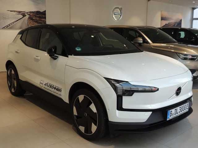 Weiß Gebraucht 2024 Volvo EX30 Performance SUV | 39.980 € (Etwas zu teuer) - Bild 1/4