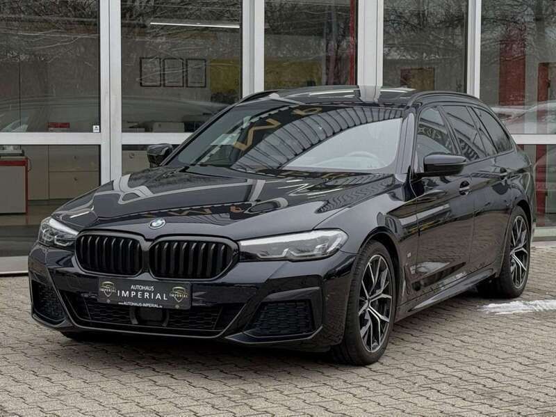 Carbonschwarz metallic Gebraucht 2021 BMW 530 M Sport Kombi | 41.800 € (Fairer Preis) - Bild 1/4