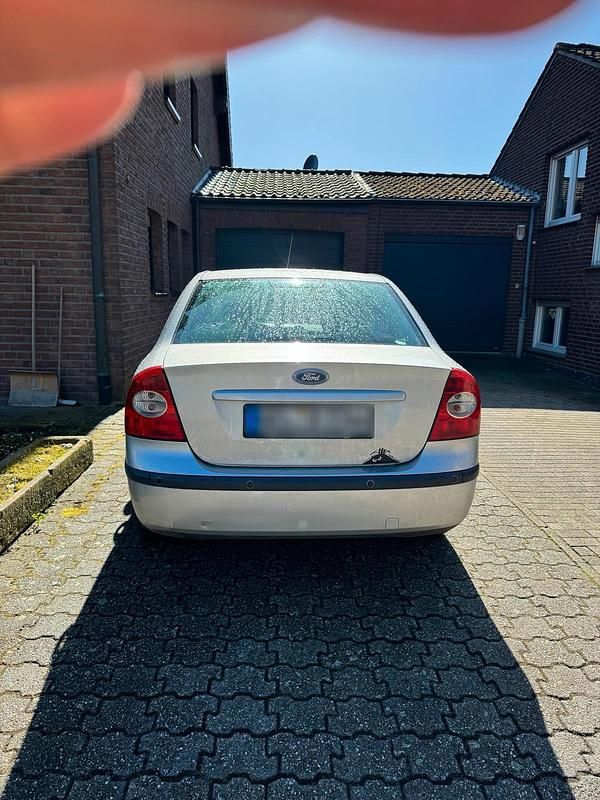 Gebraucht Ford Focus Ghia 101 PS (74 kW) 2006 Grau Limousine