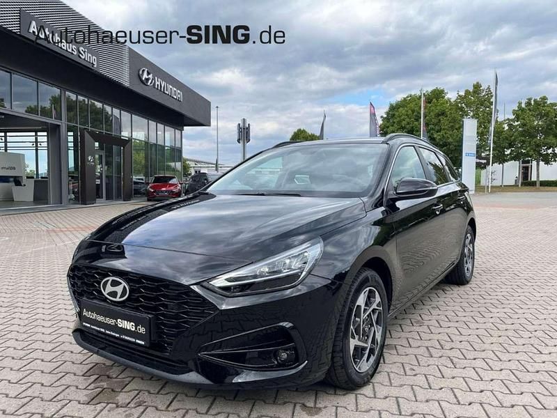 Abyss black pearl Neu 2025 Hyundai i30 Kombi | 23.940 € (Guter Preis) - Bild 1/4