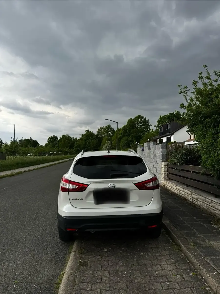 Gebraucht Nissan Qashqai 163 PS (119 kW) 2017 Weiß SUV