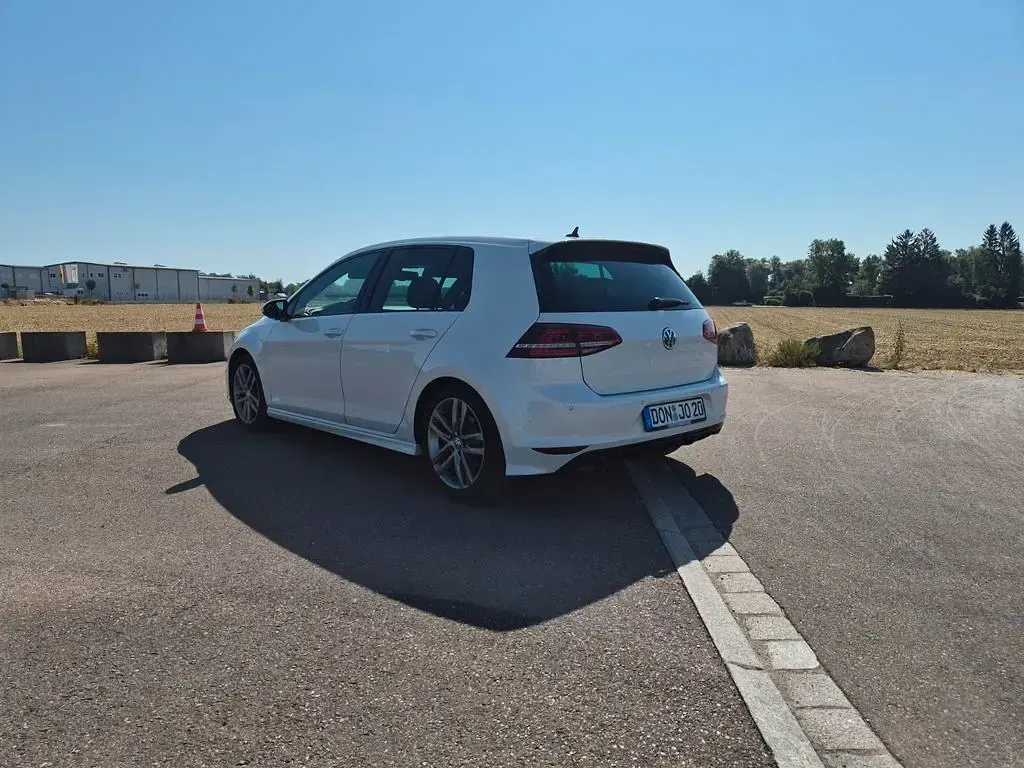 Gebraucht VW Golf VII Highline 150 PS (110 kW) 2015 Weiß Limousine