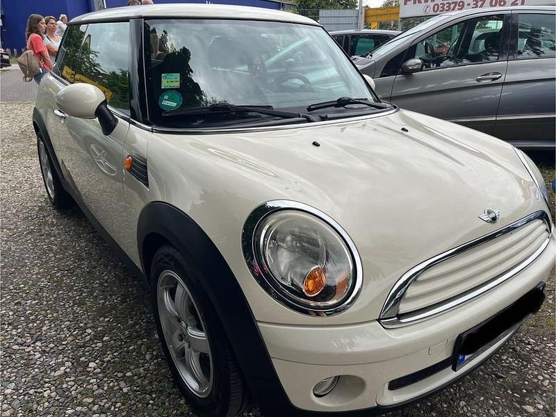 Weiß Gebraucht 2010 Mini ONE Kleinwagen | 4.290 € (Fairer Preis) - Bild 1/4