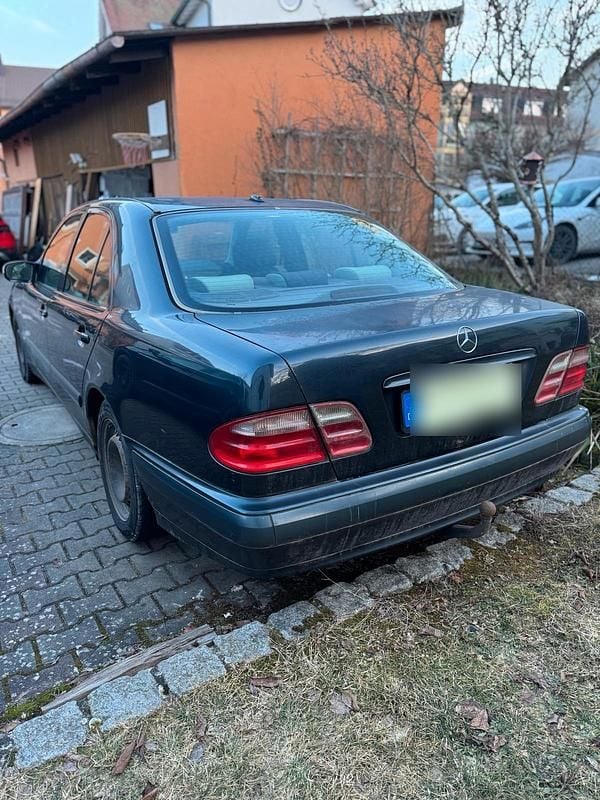 Gebraucht Mercedes E270 170 PS (125 kW) 2001 Limousine