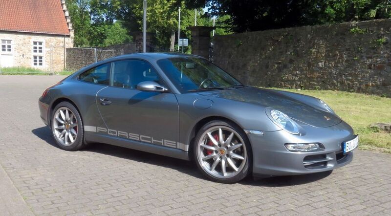 Grau Gebraucht 2006 Porsche 911 Carrera S Coupé | 57.901 € (Fairer Preis) - Bild 1/4
