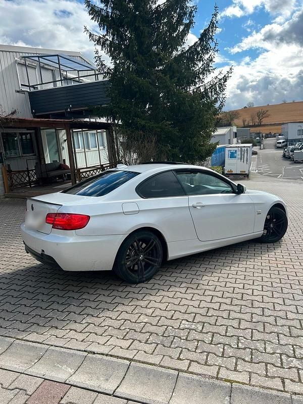 Gebraucht BMW 330 245 PS (180 kW) 2012 Weiß Coupé