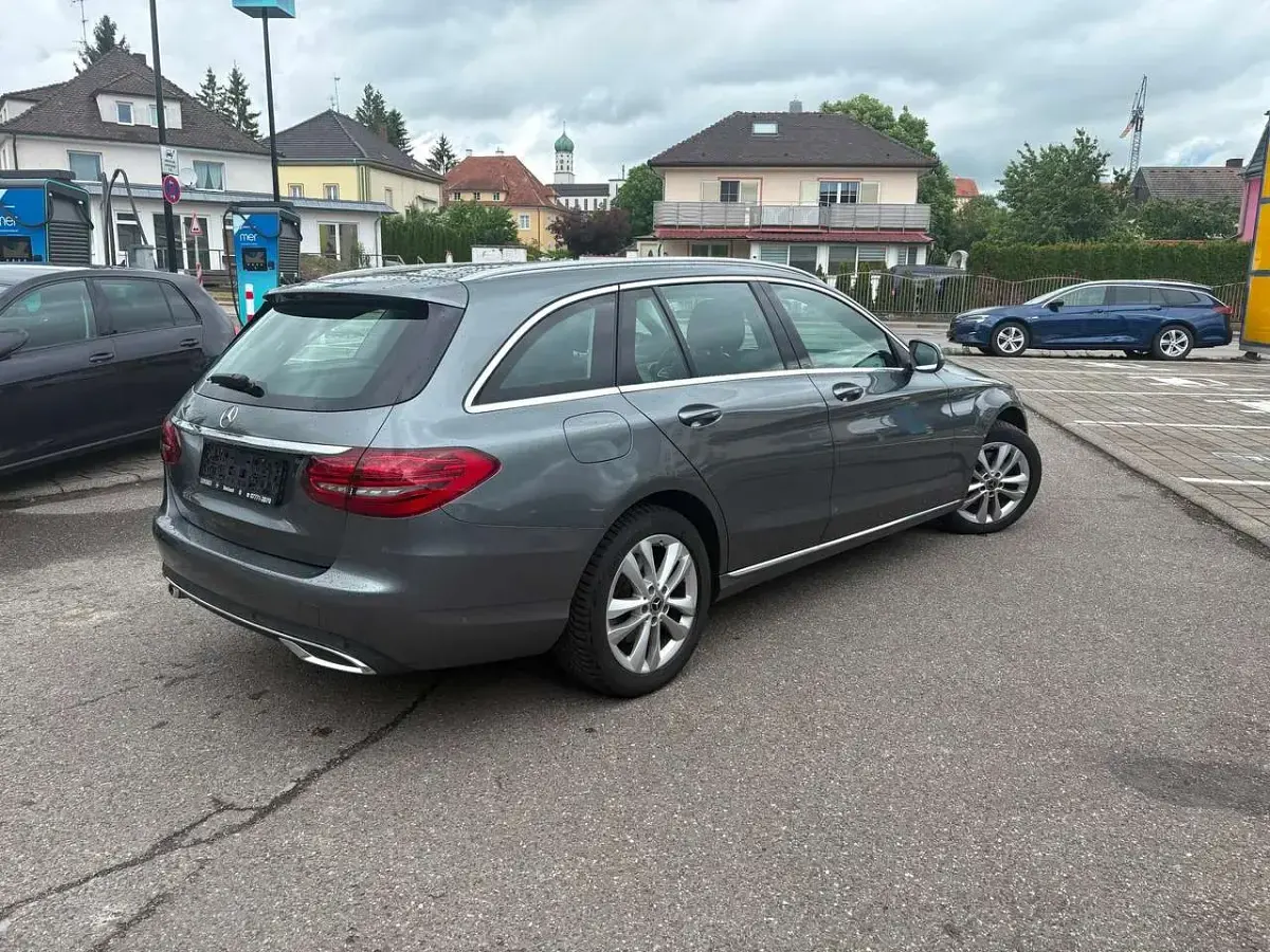 Gebraucht Mercedes C200 Avantgarde 184 PS (135 kW) 2019 Selenitgrau  metalliclack Kombi