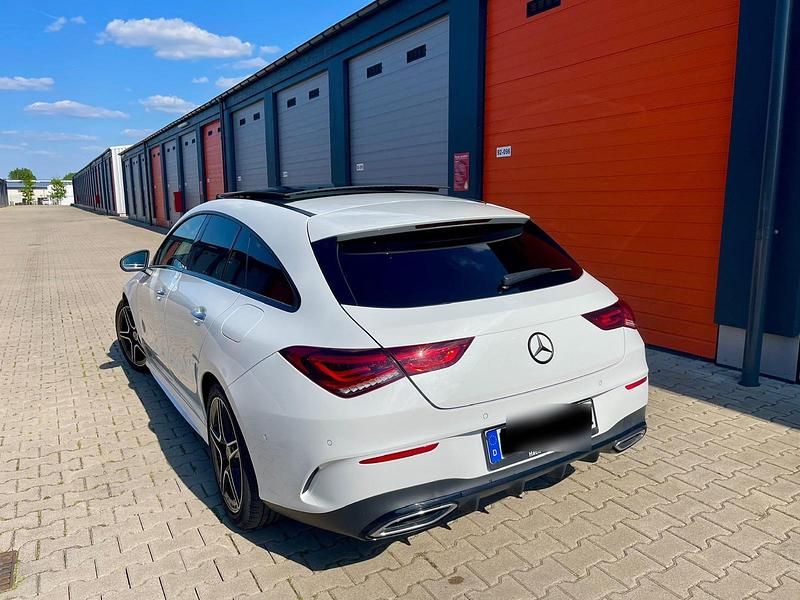 Weiß Gebraucht 2020 Mercedes 200 Kombi | 25.500 € - Bild 1/4