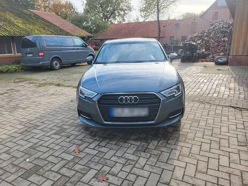 Gebraucht Audi A3 Sport 150 PS (110 kW) 2016 Grau Limousine