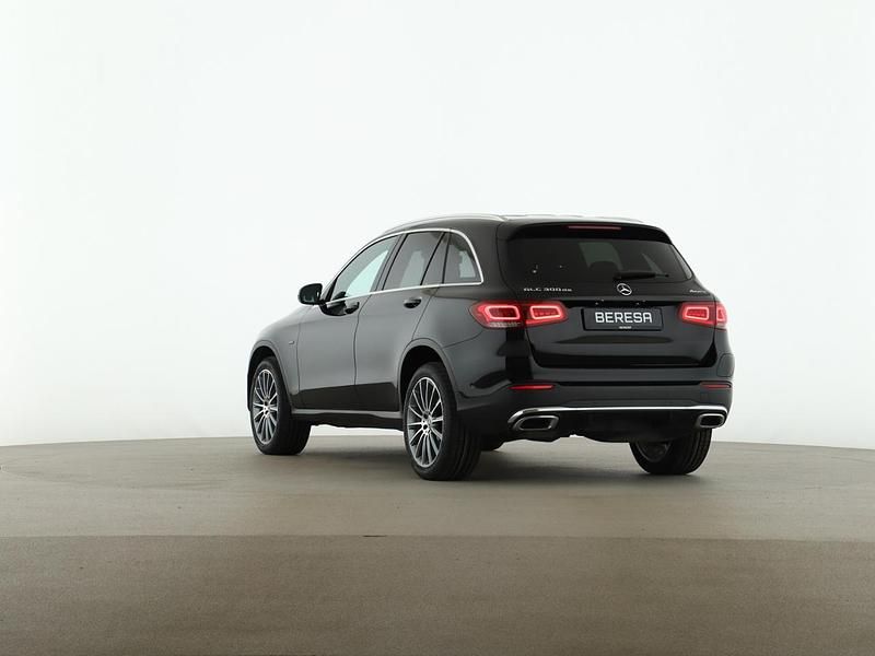 Gebraucht Mercedes GLC300e AMG 306 PS (225 kW) 2021 Schwarz SUV