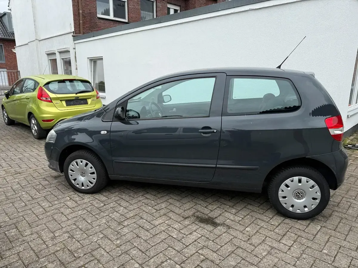Usado VW Fox 55 CV (40 kW) 2009 Gris Utilitario