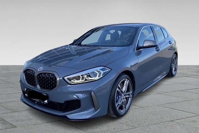 Grau Gebraucht 2022 BMW M135 Kleinwagen | 30.000 € (Guter Preis) - Bild 1/4